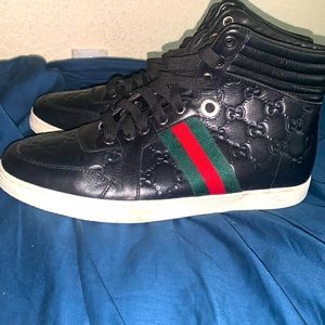 Gucci shoes 9.5 black, red, green great condition leather and brand new